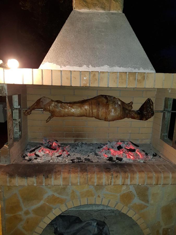 Esmeralda Hotel & Restaurant كساميل المظهر الخارجي الصورة