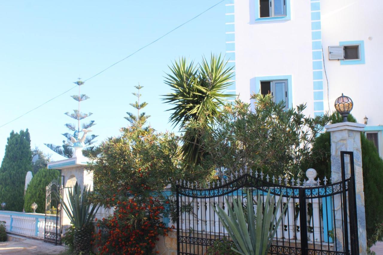 Esmeralda Hotel & Restaurant كساميل المظهر الخارجي الصورة
