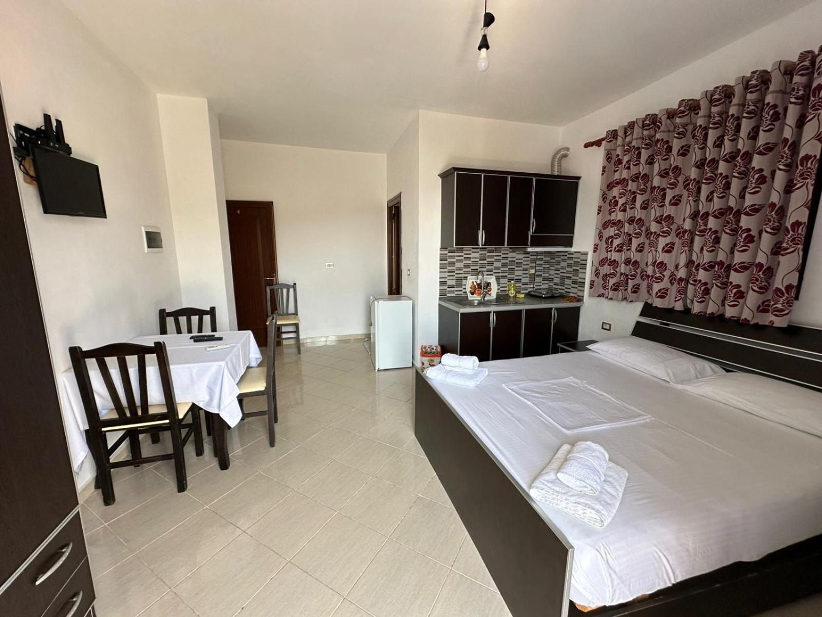 Esmeralda Hotel & Restaurant كساميل المظهر الخارجي الصورة