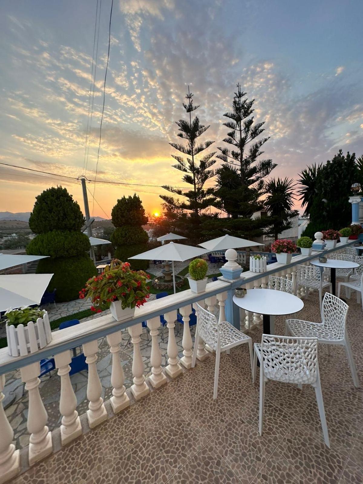 Esmeralda Hotel & Restaurant كساميل المظهر الخارجي الصورة